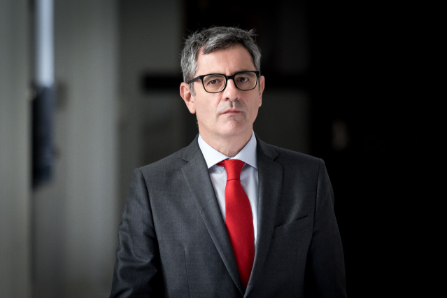 El ministro de Presidencia, Justicia y Relaciones con las Cortes, Félix Bolaños, a su llegada a la comparecencia ante los medios de comunicación tras reunirse con la fiscal general del Estado, Teresa Peramato, a 11 de marzo de 2026, en Madrid (España). Se