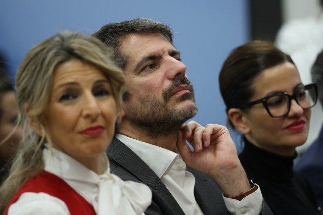 (I-D) La vicepresidenta segunda y ministra de Trabajo y Economía Social, Yolanda Díaz; el ministro de Cultura, Ernest Urtasun y la ministra de Juventud e Infancia, Sira Rego, durante la presentación del libro 'Open Arms, una misión contracorriente', en el
