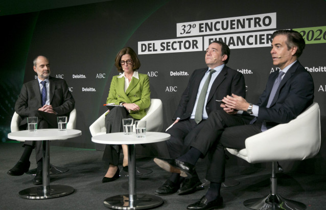 Desde la izquierda: el director general de CECA, Antonio Romero; la presidente de AEB, Alejandra Kindelán; y el presidente del ICO, Manuel Illueca.