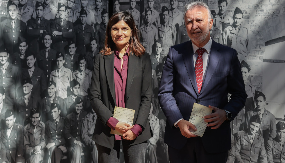 El ministro de Política Territorial y Memoria Democrática, Ángel Víctor Torres, y la ministra francesa delegada ante el Ministerio de las Fuerzas Armadas y Asuntos de los Veteranos, Alice Rufo, a 