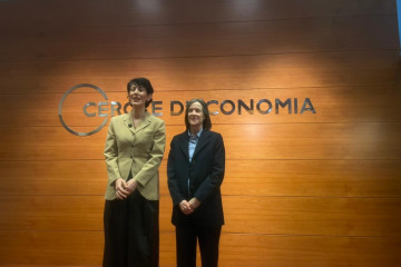 La ministra de Inclusión, Elma Saiz, y la presidenta del Cercle d'Economia, Teresa Garcia-Milà.