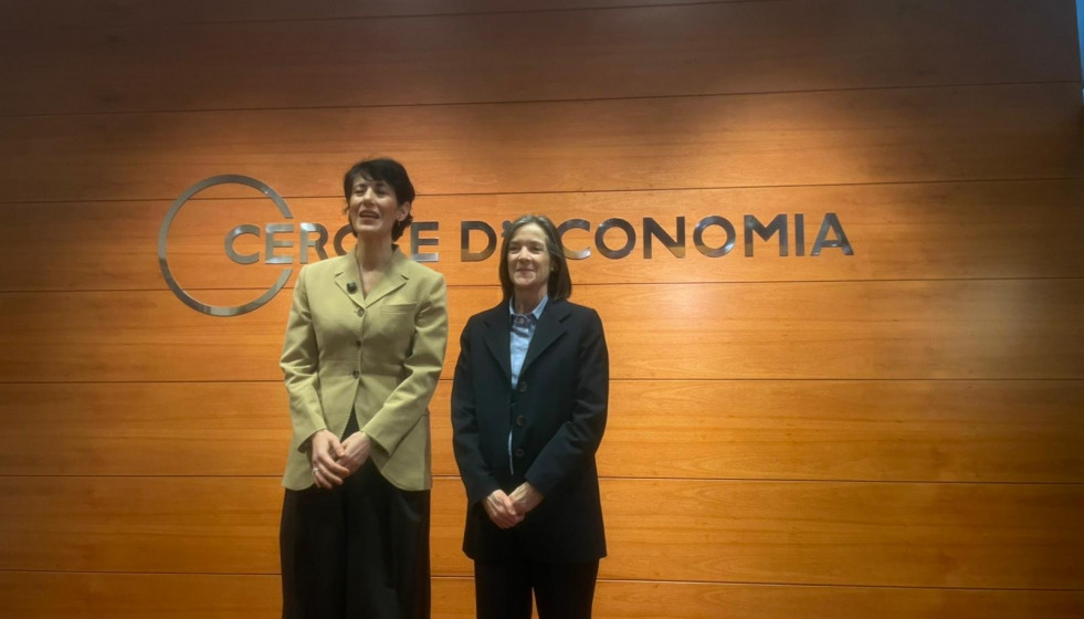 La ministra de Inclusión, Elma Saiz, y la presidenta del Cercle d'Economia, Teresa Garcia-Milà.