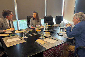 Una delegación de Vox y de la Fundación Disenso mantiene un encuentro con María Corina Machado en Santiago de Chile