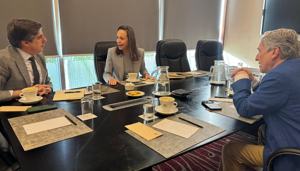 Una delegación de Vox y de la Fundación Disenso mantiene un encuentro con María Corina Machado en Santiago de Chile