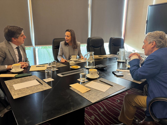 Una delegación de Vox y de la Fundación Disenso mantiene un encuentro con María Corina Machado en Santiago de Chile