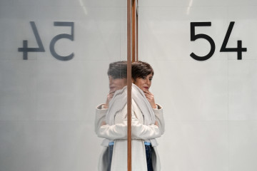 Archivo - La ministra de Vivienda y Agenda Urbana, Isabel Rodríguez, visita un edificio con viviendas propiedad de CASA 47, la Entidad Estatal de Vivienda.