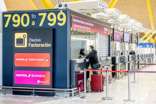 Un mostrador de facturación de Iberia en el Aeropuerto Adolfo Suárez Madrid-Barajas, a 2 de marzo de 2026, en Madrid (España).