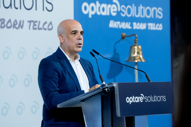 Archivo - El consejero delegado de Optare Solutions, Luis Álvarez-Sestelo, durante el toque de campana.