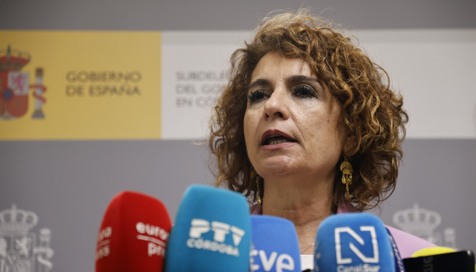 La vicepresidenta primera y ministra de Hacienda, María Jesús Montero, atiende a los medios de comunicación. A 9 de marzo de 2026 en Córdoba, Andalucía (España). (Foto de archivo).