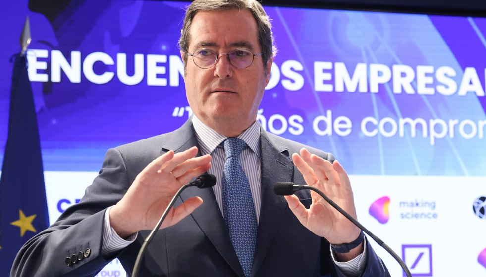 El presidente de la CEOE, Antonio Garamendi, interviene durante el encuentro ’15 años de compromiso con España’, en la sede de la CEOE, a 13 de enero de 2026, en Madrid (España).