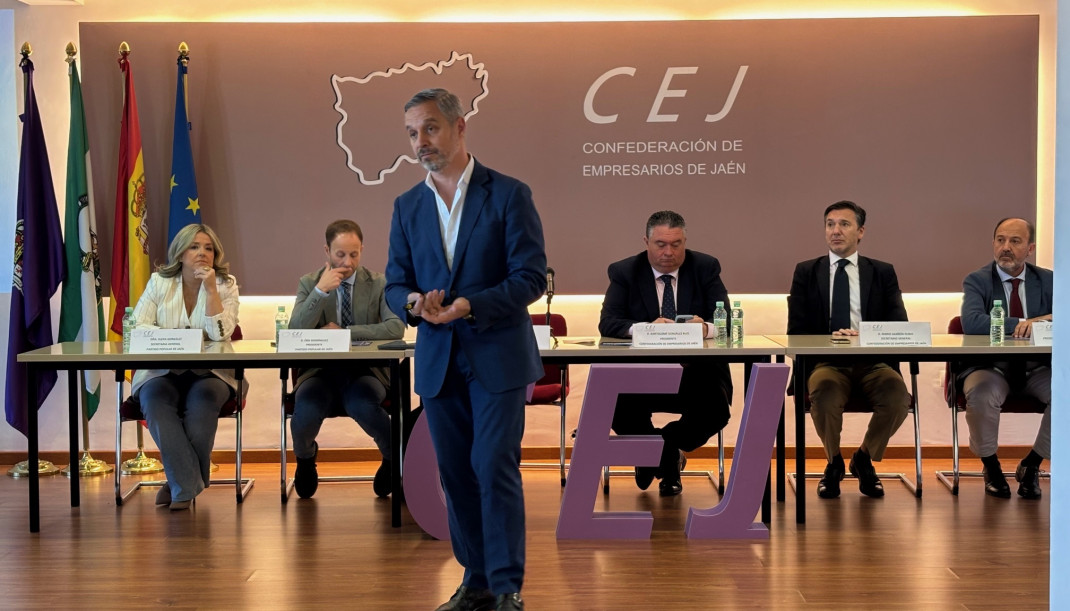 El vicesecretario de Economía del PP, Juan Bravo, este viernes durante su reunión con la Confederación de Empresarios de Jaén (CEJ).