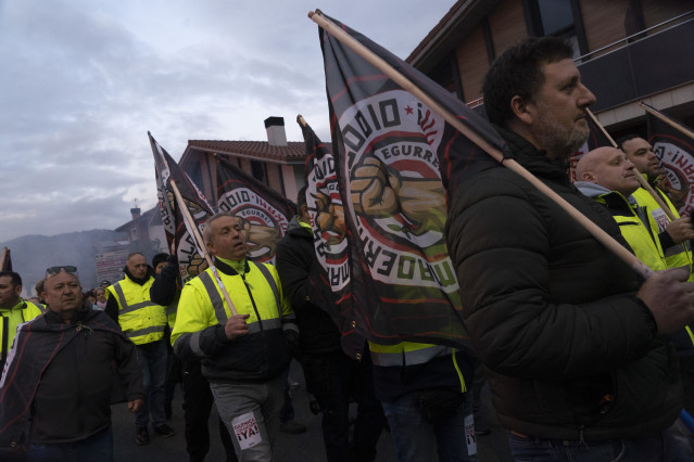 Trabajadores de la plantilla de Tubos Reunidos durante una manifestación el 20 de febrero de este año en Amurrio (Álava).