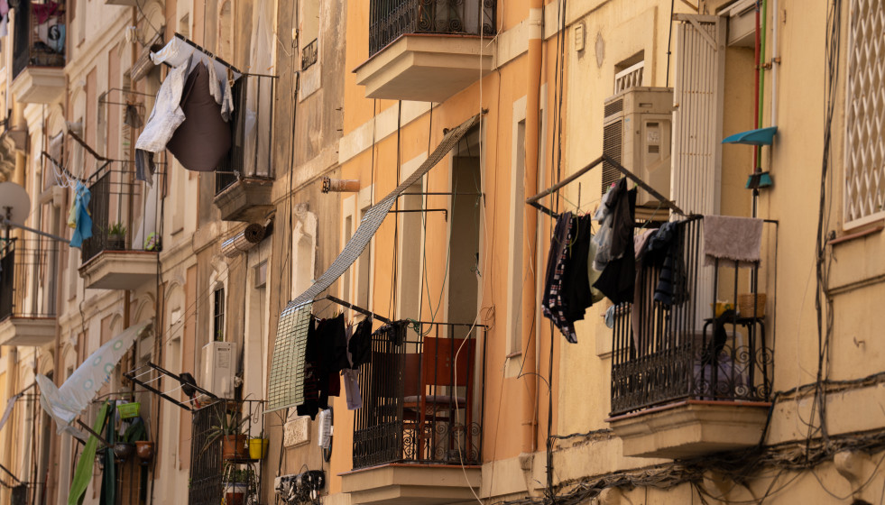 Archivo - Fachada de un edificio de viviendas.