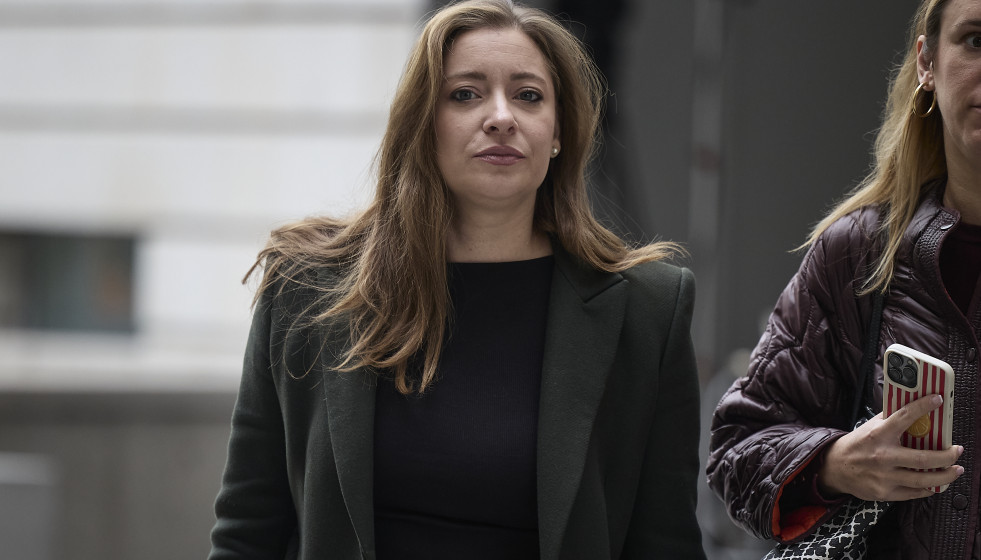 Archivo - La portavoz del PP en el Congreso, Ester Muñoz, a su llegada a una sesión plenaria en el Congreso de los Diputados, a 13 de noviembre de 2025, en Madrid (España).