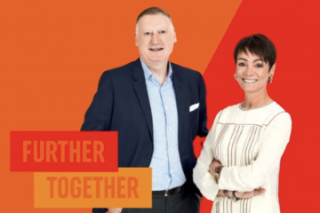 Archivo - La presidenta de Coca-Cola Europacific Partners, Sol Daurella, y el consejero delegado, Damian Gammel