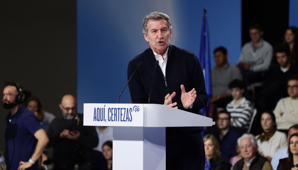 El presidente del PP, Alberto Núñez Feijóo, interviene durante un acto de cierre de campaña, a 13 de marzo de 2026, en Valladolid, Castilla y León (España).