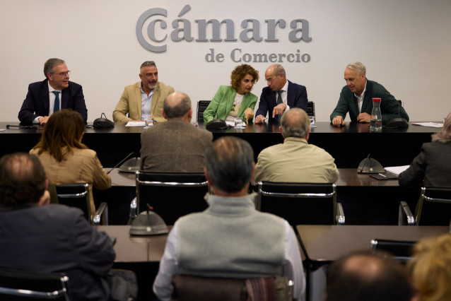 La vicepresidenta primera del Gobierno y ministra de Hacienda, María Jesús Montero, se reúne con la Cámara de Comercio del Campo de Gibraltar.