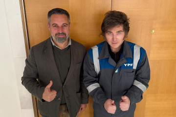 El presidente de Vox, Santiago Abascal, con el presidente argentino, Javier Milei, en Madrid.