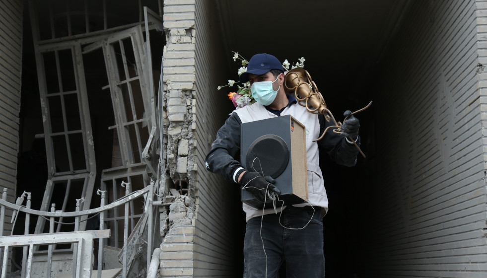 EuropaPress 7367536 beijing march 15 2026    man carries belongings searched from destroyed (1)