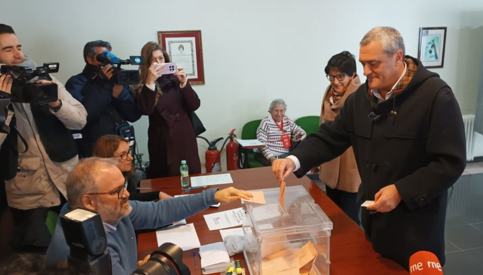 EuropaPress 7367827 voto candidato avila pedro pascual