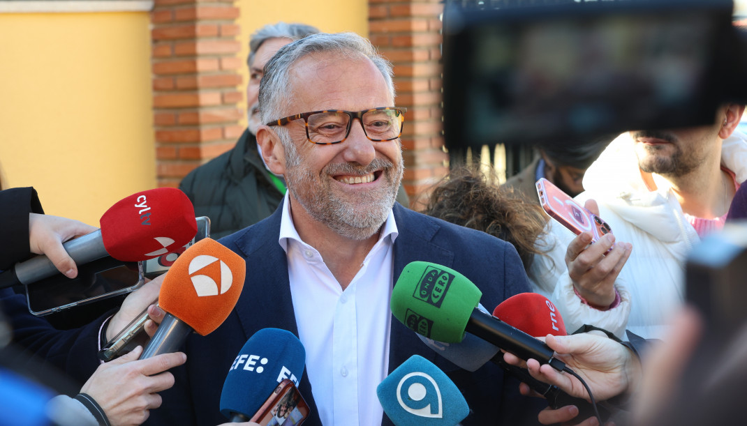 EuropaPress 7367190 candidato vox presidencia castilla leon carlos pollan ofrece declaraciones