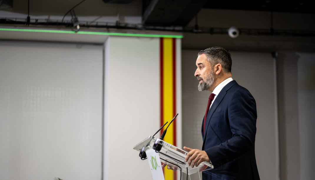 Archivo - El presidente de VOX, Santiago Abascal, valora los resultados de las elecciones en la sede nacional del partido.