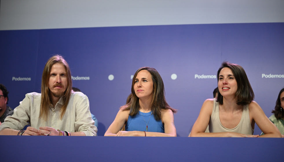 Archivo - (I-D) El portavoz de Podemos, Pablo Fernández; la secretaria general, Ione Belarra y la eurodiputada de Podemos, Irene Montero, durante el Consejo Ciudadano Estatal (CCE) de Podemos en la s