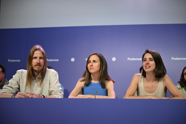 Archivo - (I-D) El portavoz de Podemos, Pablo Fernández; la secretaria general, Ione Belarra y la eurodiputada de Podemos, Irene Montero, durante el Consejo Ciudadano Estatal (CCE) de Podemos en la sede del partido, a 20 de junio de 2025, en Madrid (Españ