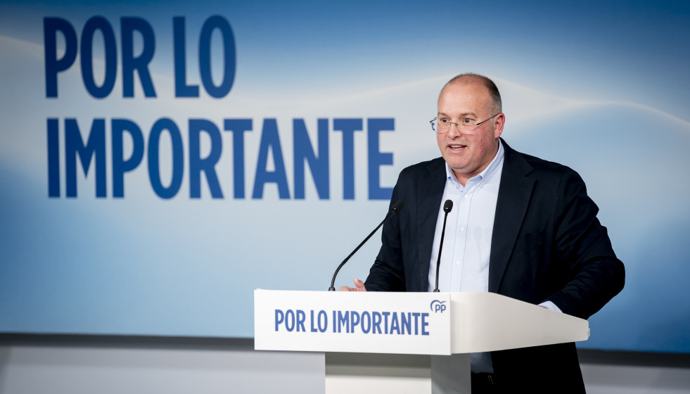 El secretario general del Partido Popular, Miguel Tellado, durante una rueda de prensa tras seguimiento de la noche electoral del PSOE de Castilla y León, en la sede nacional del Partido Popular, a 1