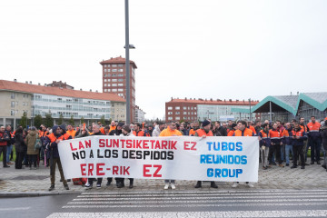 Archivo - Trabajadores de la plantilla de Tubos Reunidos durante una concentración