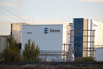 Archivo - Fachada de la sede de Ercros