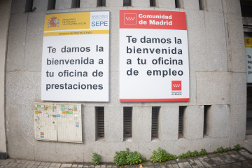 Archivo - Fachada de una oficina de prestaciones del SEPE
