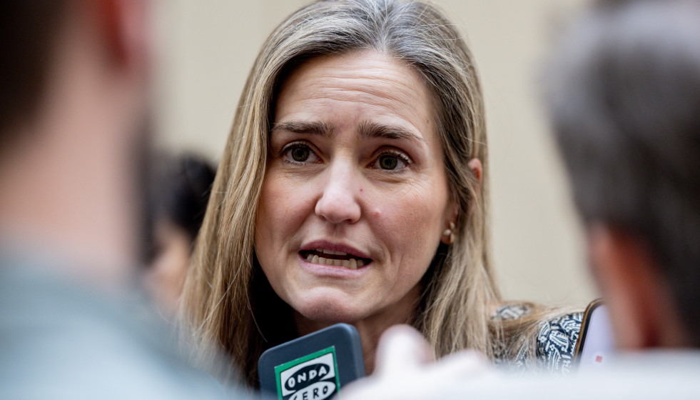 La vicepresidenta tercera y ministra para la Transición Ecológica y el Reto Demográfico, Sara Aagesen, atiende a los medios de comunicación antes de una sesión de control al Gobierno en el Senado