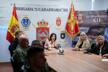 La ministra de Defensa, Margarita Robles, en la base de El Goloso (Madrid)
