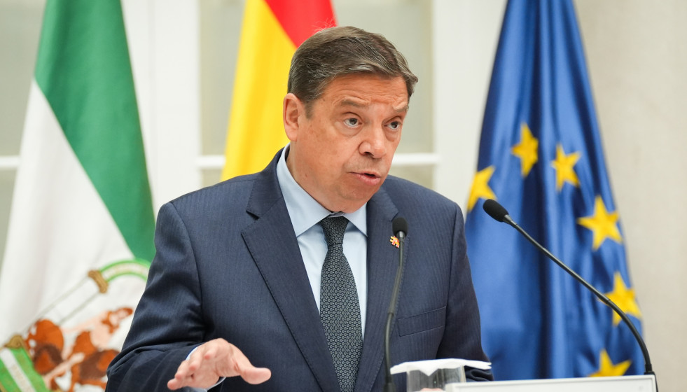 Archivo - El ministro de Agricultura, Pesca y Alimentación, Luis Planas, durante su intervención. A 25 de abril de 2025, en Sevilla (Andalucía, España).