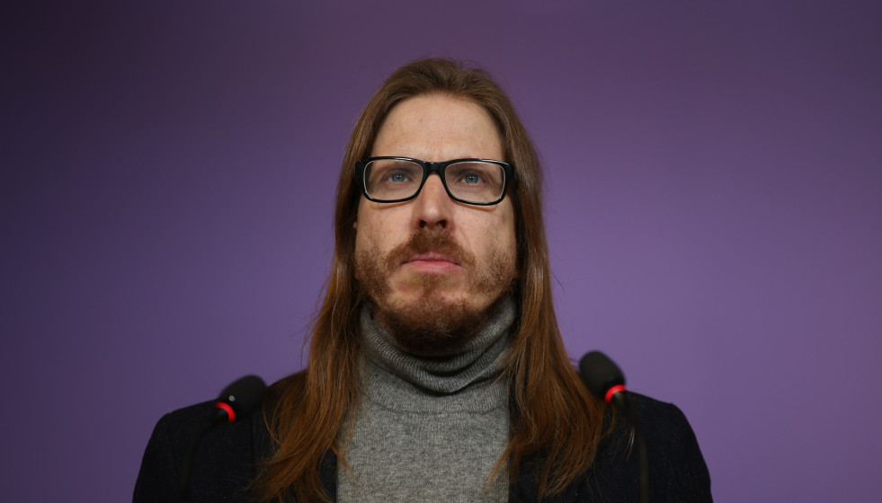 Archivo - El secretario de organización y portavoz de Podemos, Pablo Fernández, ofrece una rueda de prensa en la sede de Podemos, a 9 de febrero de 2026, en Madrid (España).