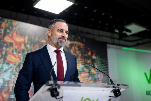 Archivo - El presidente de VOX, Santiago Abascal, valora los resultados de las elecciones en una rueda de prensa, en la sede nacional del partido, a 22 de diciembre de 2025, en Madrid (España).