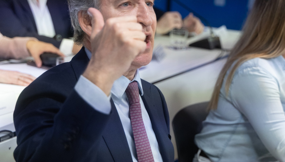 El presidente del Partido Popular, Alberto Núñez Feijóo, a su llegada a la reunión de la Junta Directiva Nacional del partido en la sede del PP en la calle Génova, a 16 de marzo de 2026, en Madri