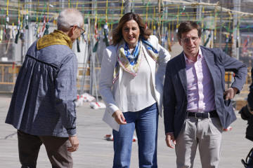 La alcaldesa de Valencia, María José Catalá, y el alcalde de Madrid, Jose Luis Martínez Almeida, tras la firma del protocolo para la creación de la Red de Destinos Turísticos Urbanos, a 16 de ma