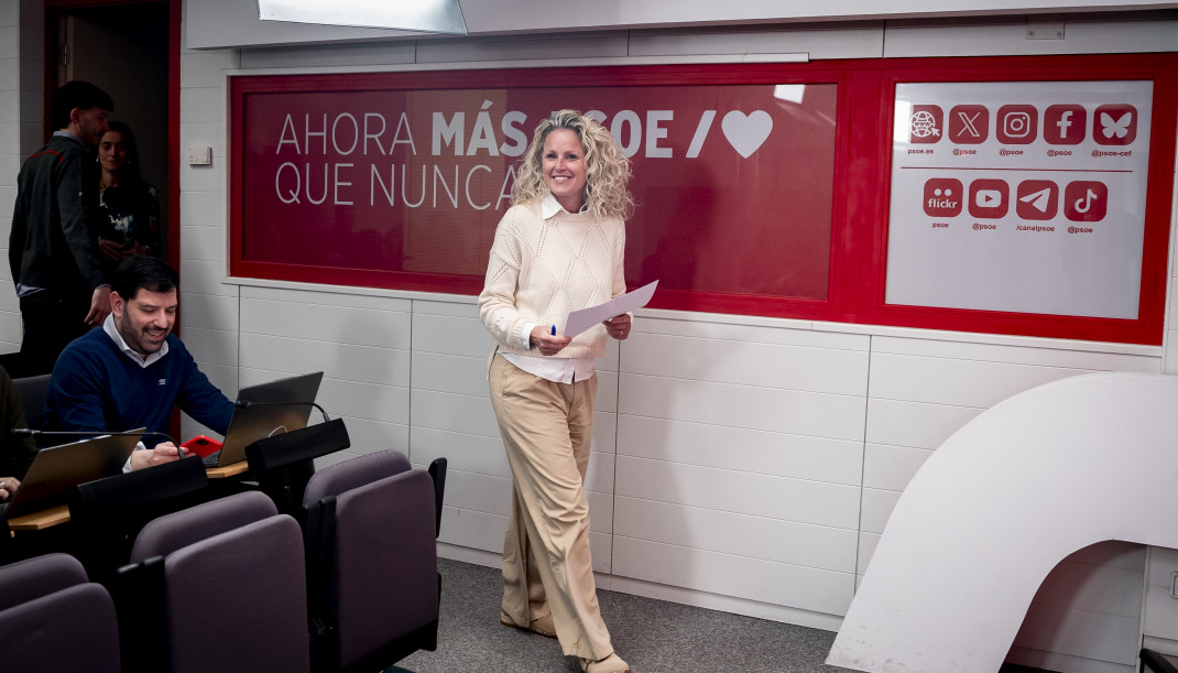 La portavoz de la Ejecutiva Federal del PSOE, Montse Mínguez, a su llegada a una rueda de prensa en la sede nacional del partido en Ferraz, a 16 de marzo de 2026, en Madrid (España).