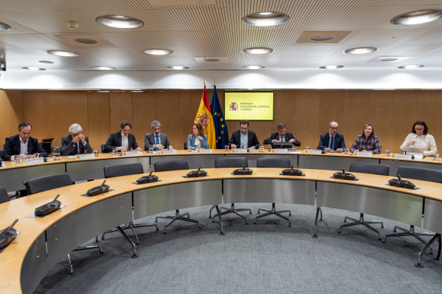 El ministro de Agricultura, Luis Planas, y el ministro de Economía, Comercio y Empresa, Carlos Cuerpo, se han reunido con las industrias de alimentación, de piensos y de fertilizantes