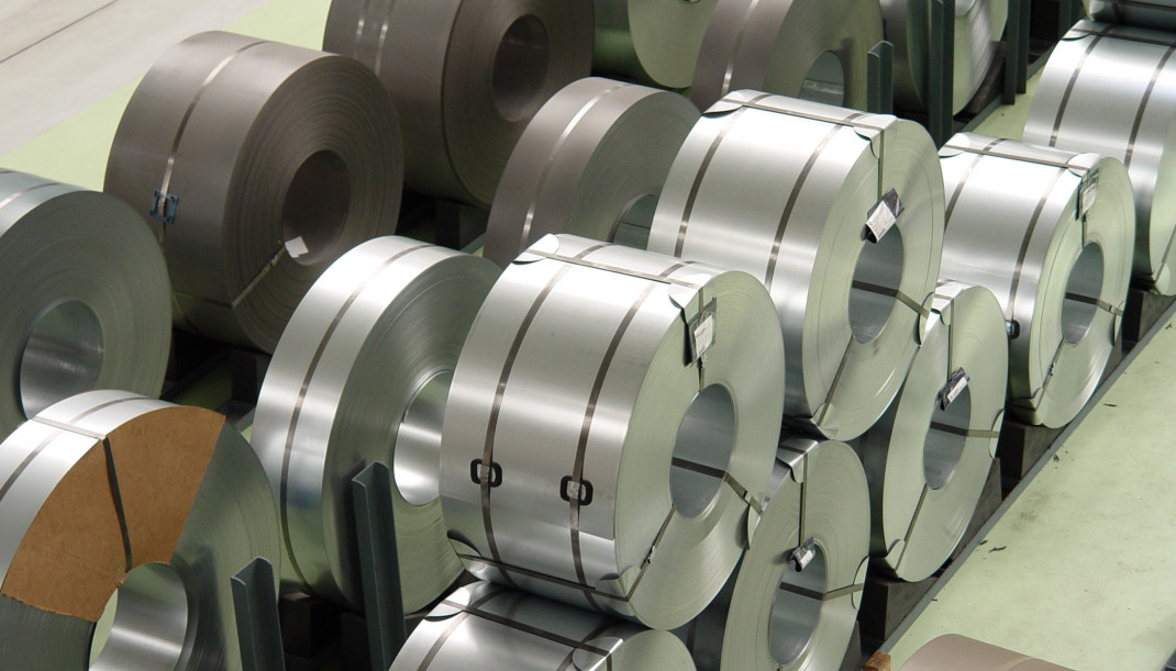 Archivo - Rollos de acero en una fábrica.