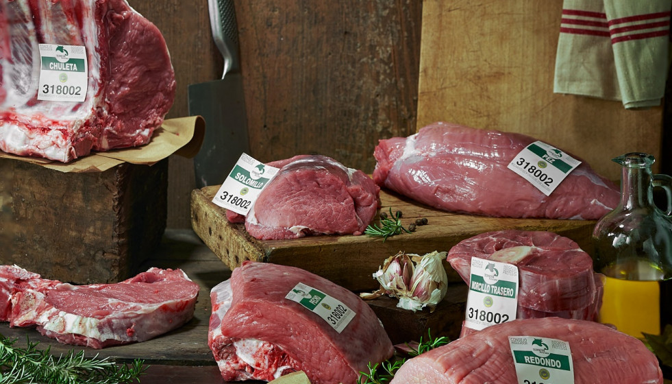 Bodegón de carne de ternera asturiana.