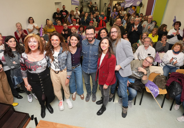 Foto de familia durante el acto de cierre de campaña electoral de Podemos en Castilla y León, a 13 de marzo de 2026, en Valladolid, Castilla y León (España).