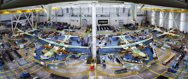 Imagen de archivo de la cadena de montaje de los aviones C295 de Airbus en Sevilla.