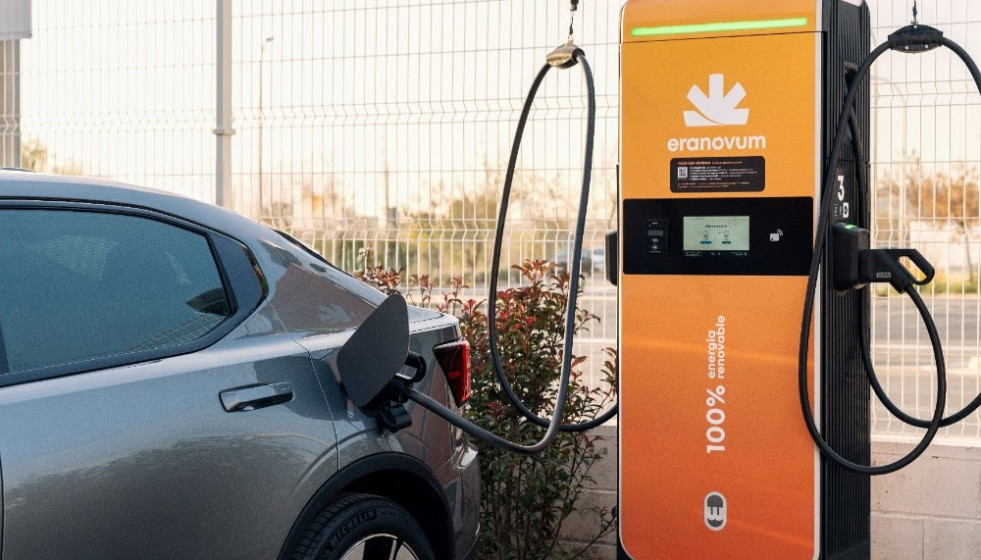 Cargador de Eranovum para vehículo eléctrico.