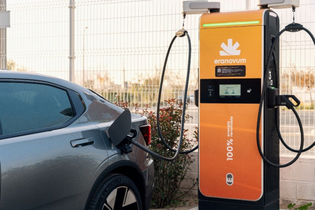 Cargador de Eranovum para vehículo eléctrico.