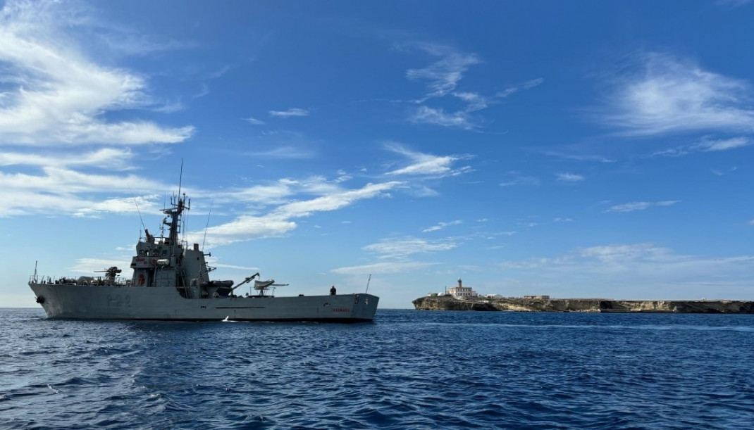 Archivo - El patrullero de vigilancia de zona 'Tagomago' en el mar de Alborán.
