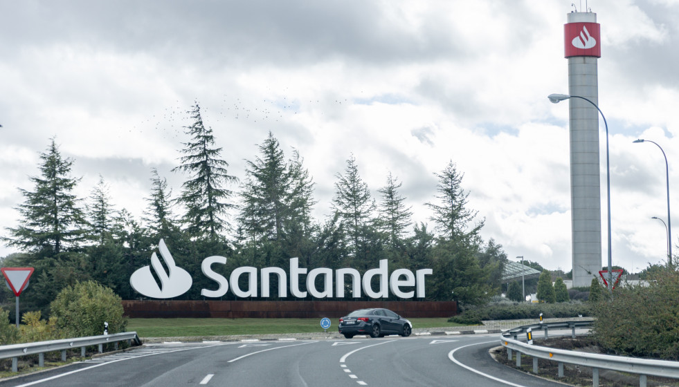 Archivo - Exteriores de la Ciudad Financiera del Banco Santander, en Boadilla del Monte, a 5 de febrero de 2026, en Boadilla del Monte, Madrid (España).