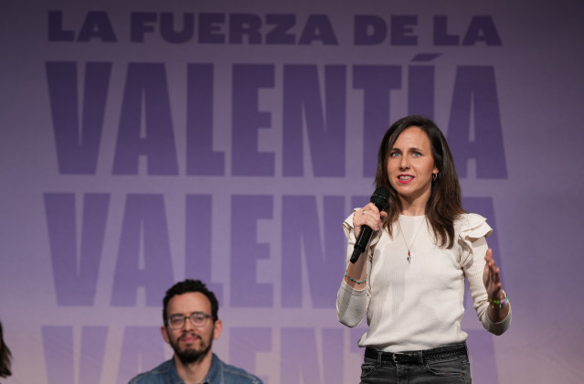 La secretaria general de Podemos, Ione Belarra, interviene durante el acto de cierre de campaña electoral de Podemos en Castilla y León, a 13 de marzo de 2026, en Valladolid, Castilla y León (España).